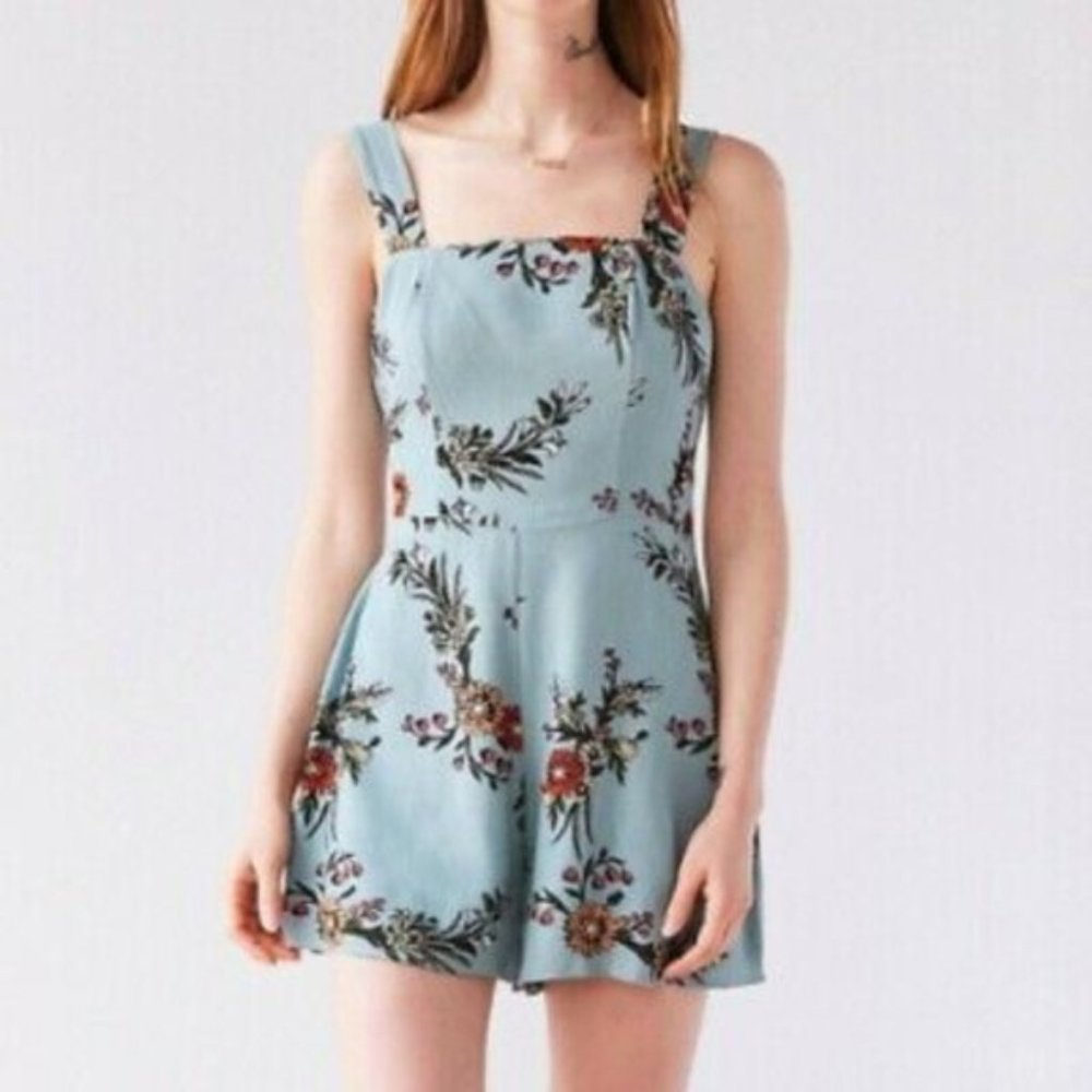NWT! Kimchi Blue Floral Romper 8